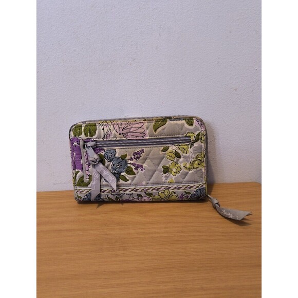 Vera Bradley (1) Purse (2) Wallets (1) CD Carrier (1) Makeup Bag Lot of 5 - Picture 7 of 16